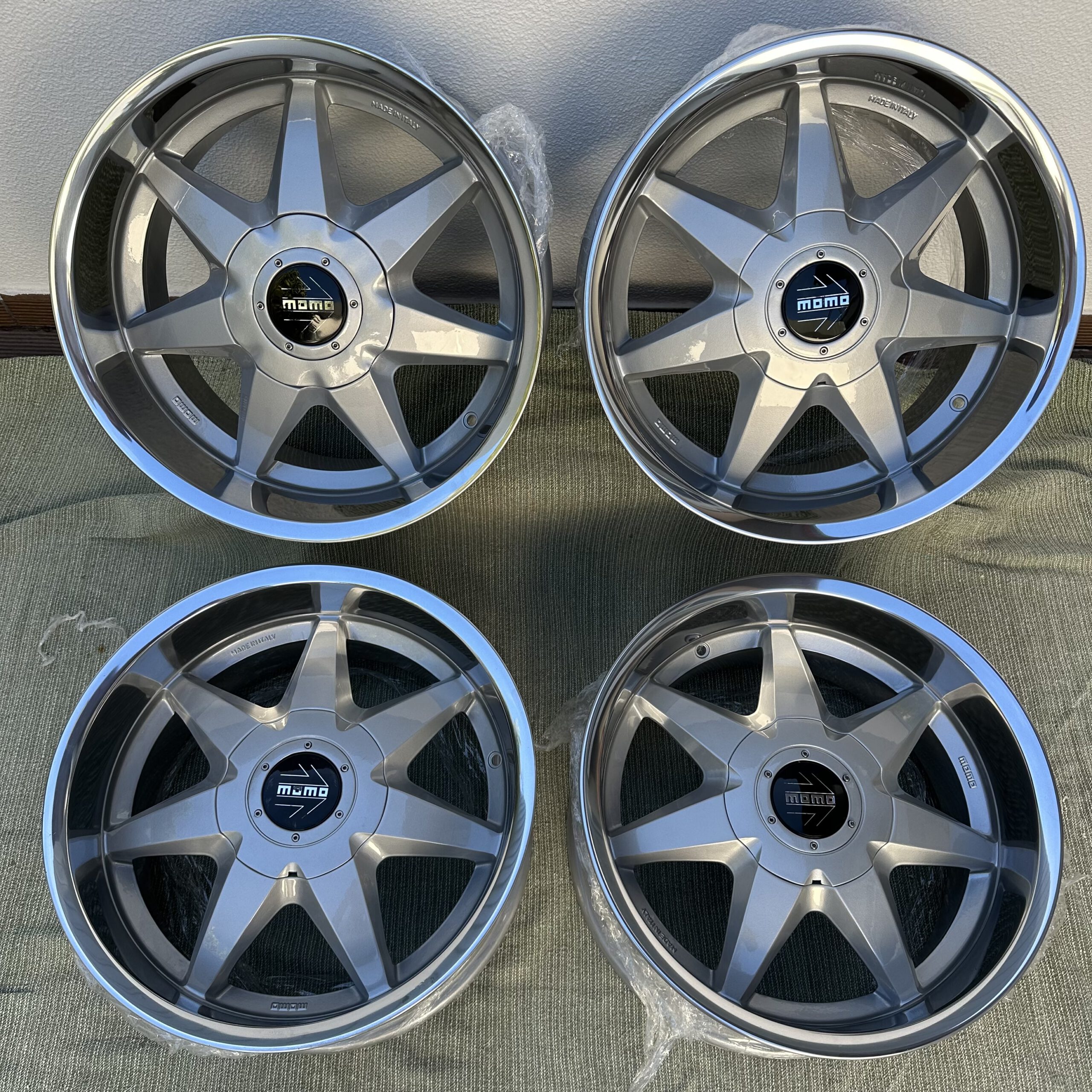 Rare Momo Quasar 5×120 R17 8.5J +15