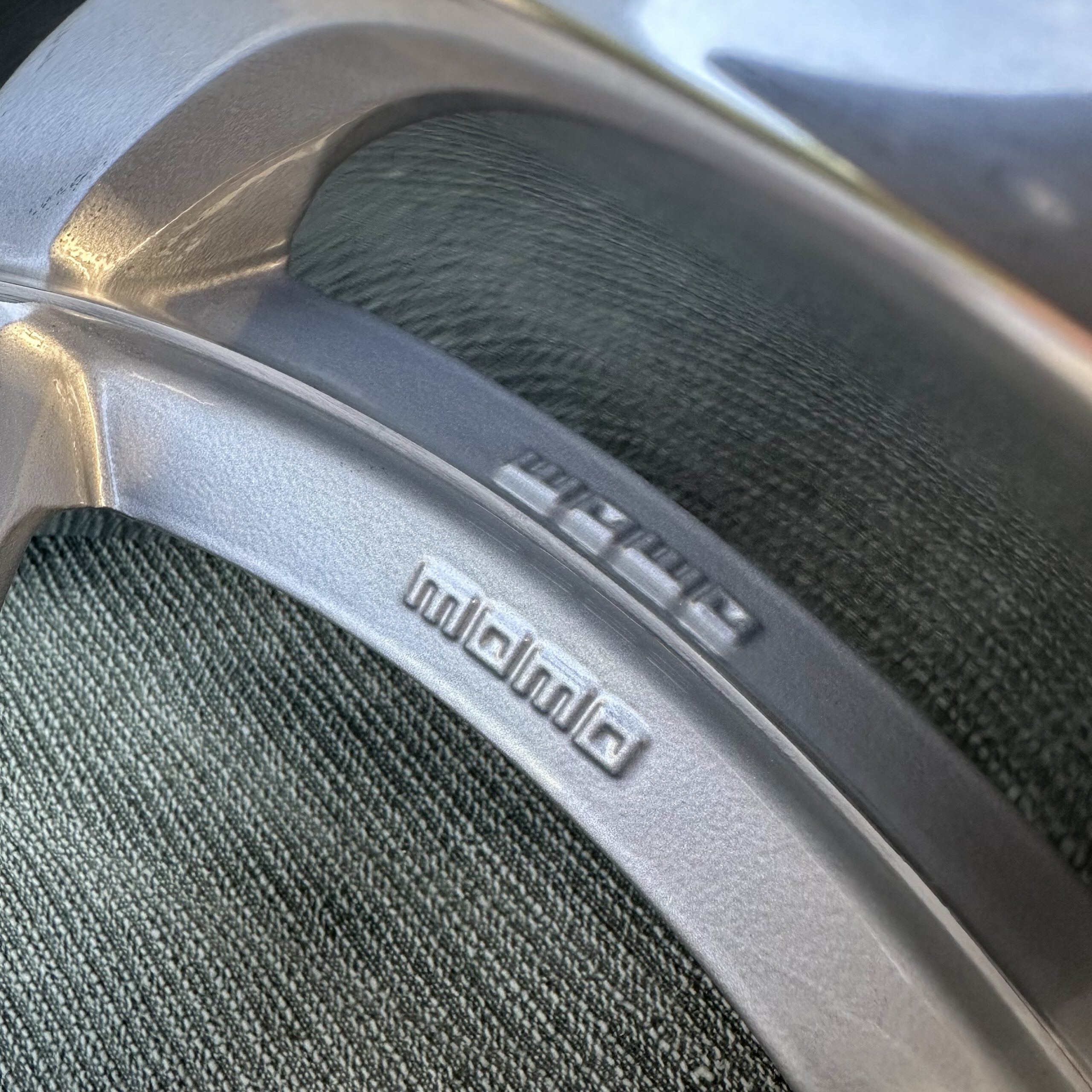 Rare Momo Quasar 5×120 R17 8.5J +15